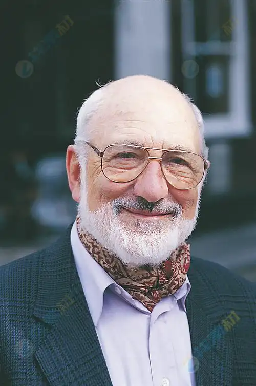 爷爷慈祥笑容高清图片下载