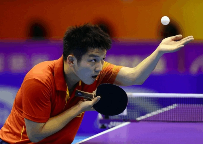 嗨运动教你乒乓球发球技术中如何判断乒乓球旋转方向