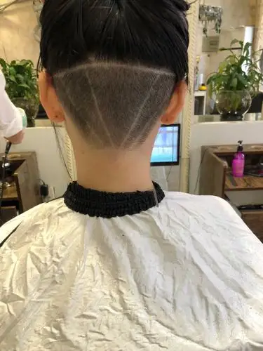 很酷很凉快的女生半剃头!99发量多小姐姐的福星!