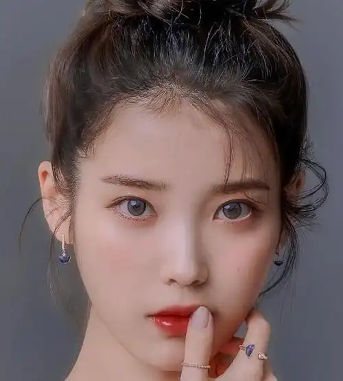 女明星iu的鼻子并不高,为什么却很美?