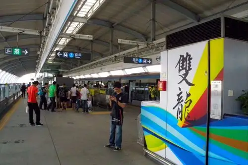 地铁在龙岗境内共有廿二个站,其中布吉站为换乘站.