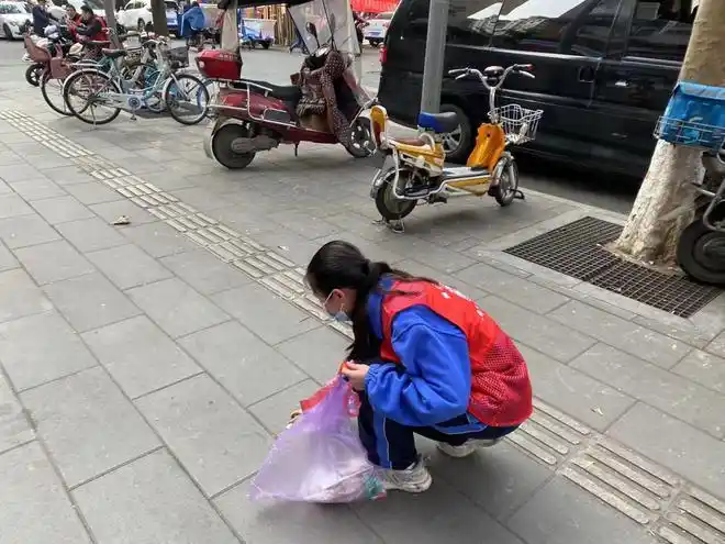 学习雷锋纪念日弘扬雷锋精神传递爱心力量