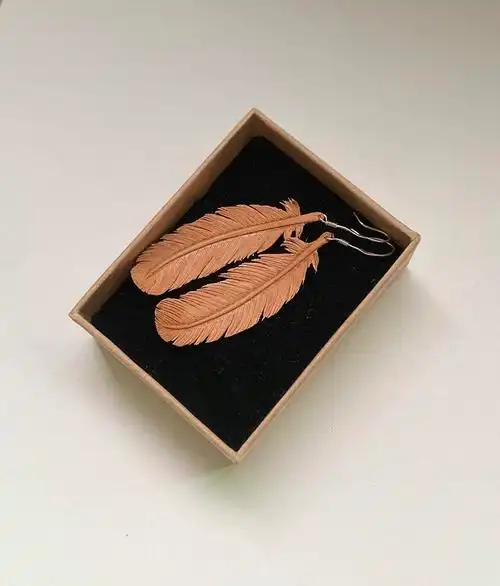 皮雕羽毛耳饰