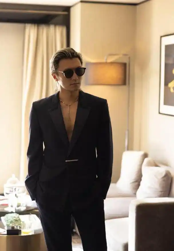 直到如今才明白,谢霆锋对张柏芝不仅是喜欢,而是用尽全力的深爱