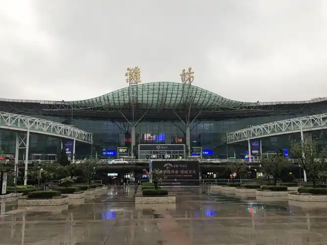 2023潍坊站-站前景观广场游玩攻略,火车站还不错,车上旁边两口.