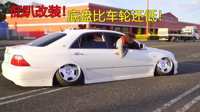 国外改装车大会,车身改装低趴姿态,底盘比车轮还低!