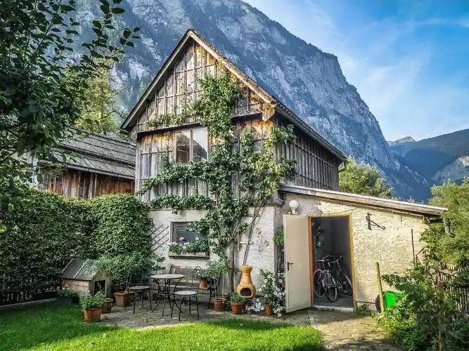 这么久了,都能完整地留下来,这种就是欧洲的乡村小