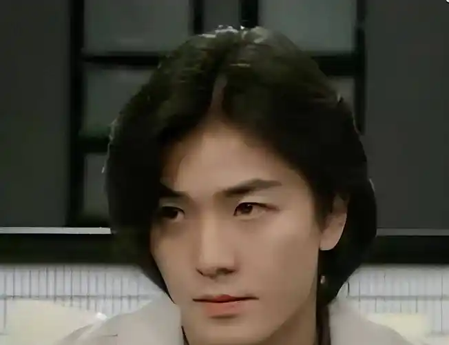 娱乐圈留长发的5位"港风男神",谢霆锋郑伊健痞帅,却输给了他