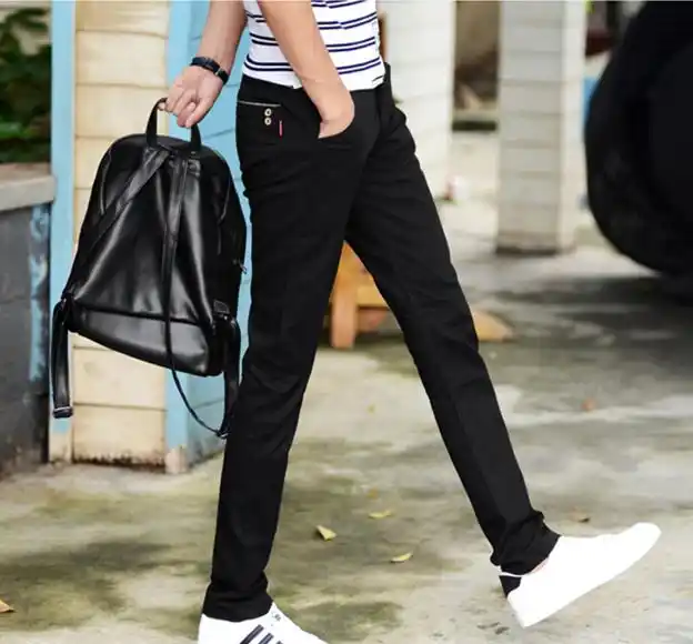 17休闲裤搭配板鞋做青春潮男让别人路转粉