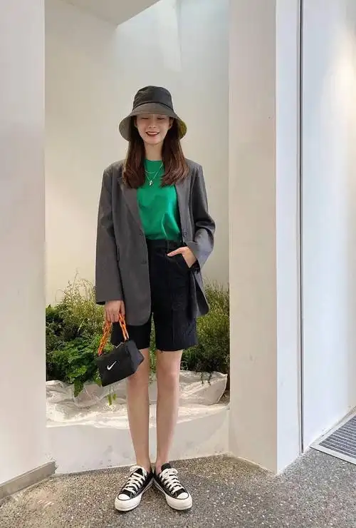 想在夏天穿得帅气?西装混搭短裤千万别错过,显高显瘦还时髦