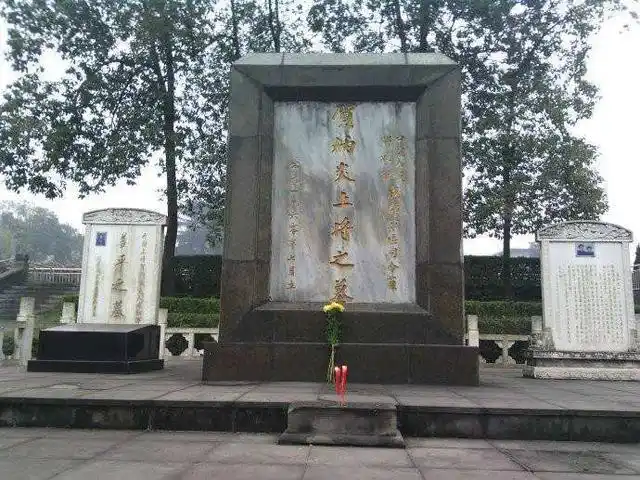 人称"贺小龙"的贺炳炎,17岁就只身俘虏白军47人,名将成长记