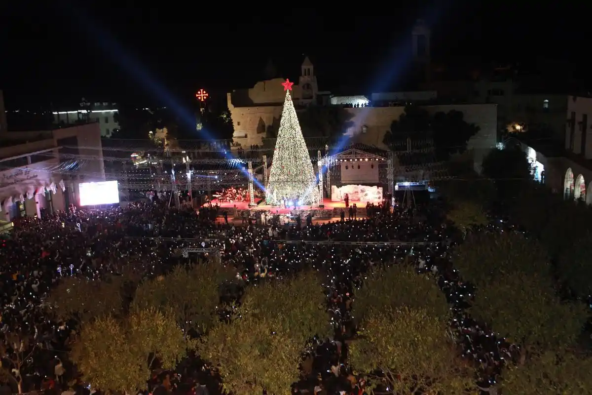 伯利恒举行点亮圣诞树仪式