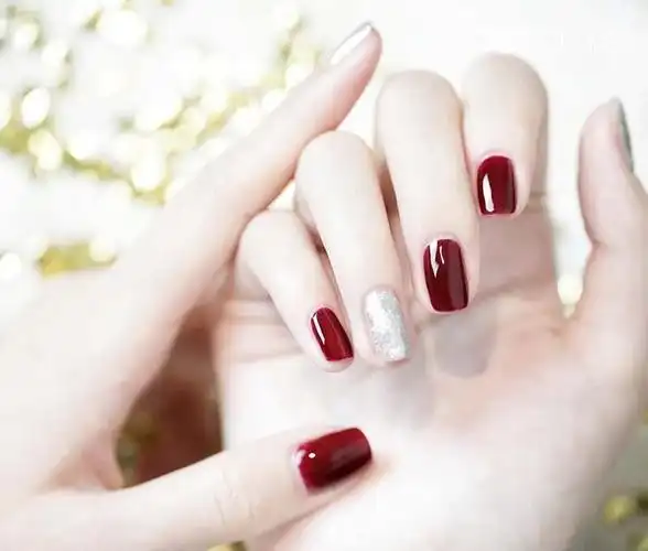 2021最热车厘子红跳色新娘美甲图