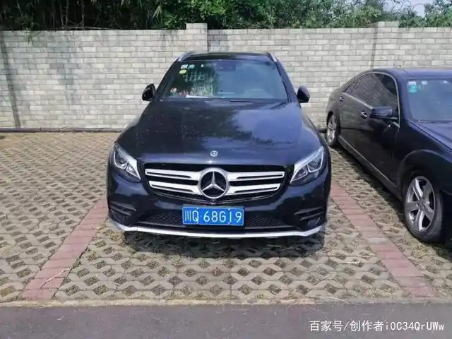 「汽车拍卖」四川省宜宾市一辆奔驰牌机动车以30万元拍卖成交