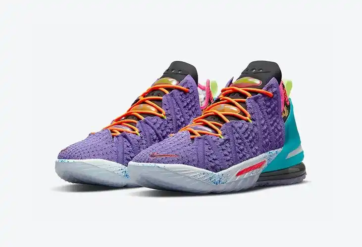 詹姆斯最新签名鞋 lebron 18 在发布后陆续不断推出了许多好看的配色.
