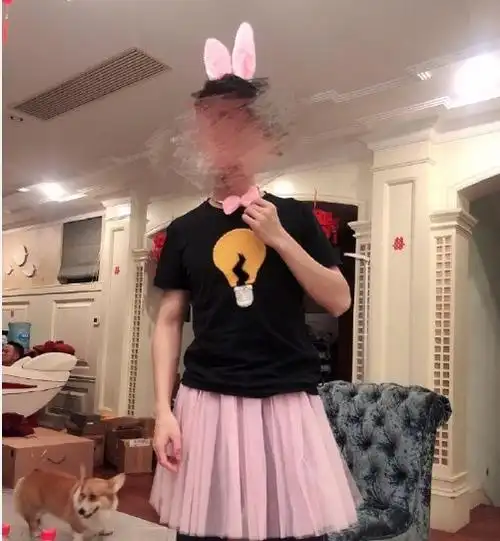 男主播女装早有先例!草莓微笑不算什么 最漂亮的是他?