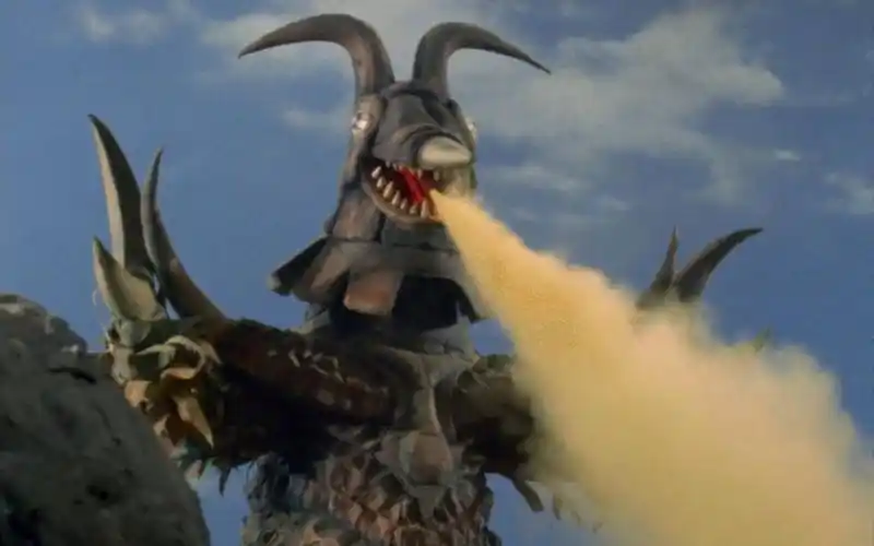 一口气看完泰罗奥特曼里面的喷烟怪兽波尔凯拉的能力大赏!