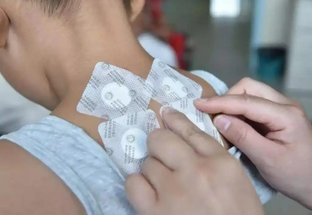 此次三伏贴最大的群体就是儿童和老人们这种纯中药贴敷绿色疗法,深受