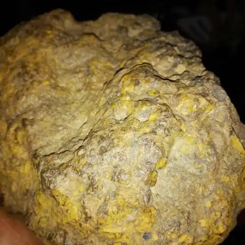 这个是什么石切开打磨后很光滑,应该不是铁矿石吧!请求大家指点多谢.