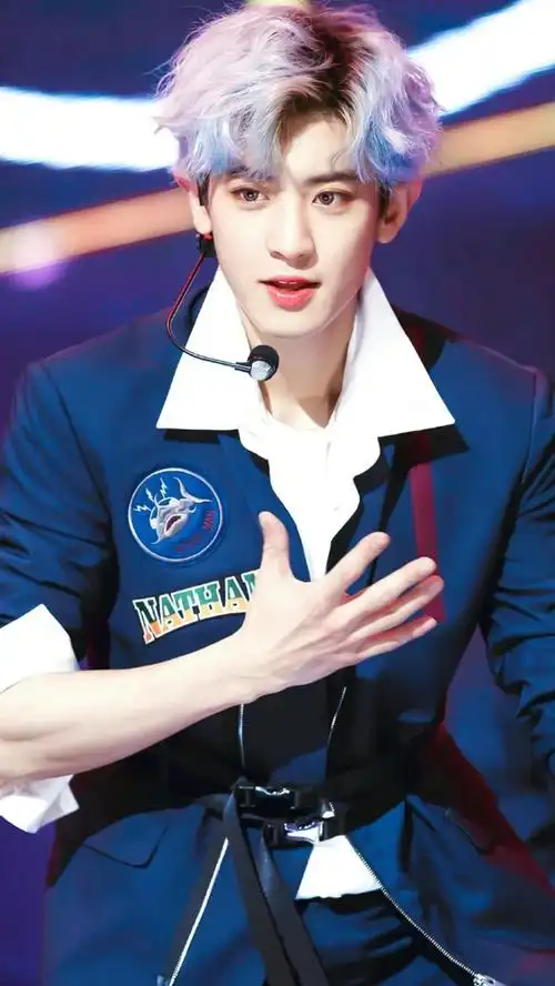 有没有关于朴灿烈的神图?