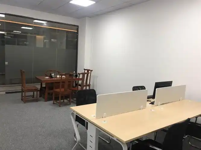 花都广场地铁口30平方办公室出租可注册物业直租