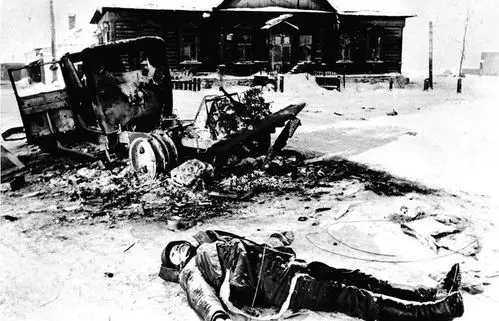 二战横尸遍野的血腥场面老照片,远离战争珍爱和平!