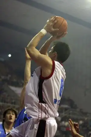 朱芳雨投篮
