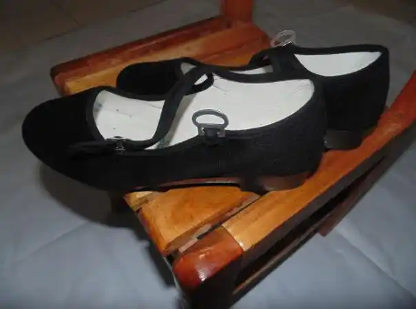 黔城牌女士平绒面宾馆酒店商场礼仪广场舞蹈平底中跟布鞋黑色一带