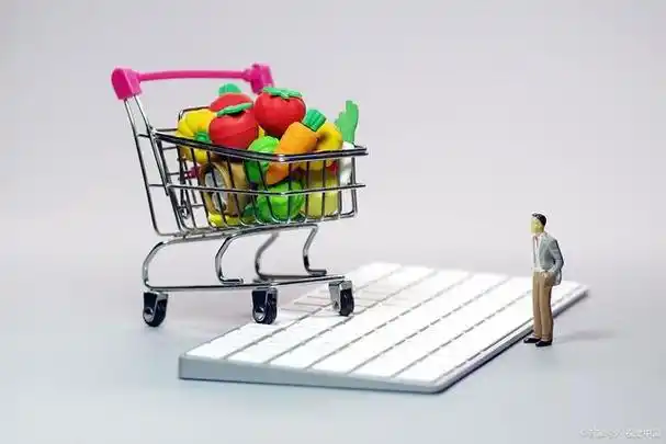 校园团购是一种便捷,实用的购物方式,通过集体购买商品,学生们可以