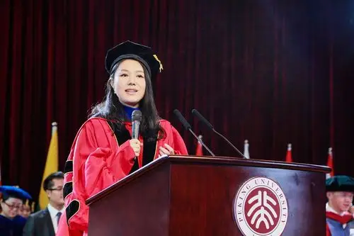 教师代表史蛟教授演讲