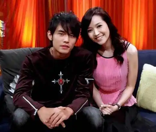 44岁周杰伦情人节晒与29岁昆凌合照,老夫少妻的幸福秘诀有3点_周天王