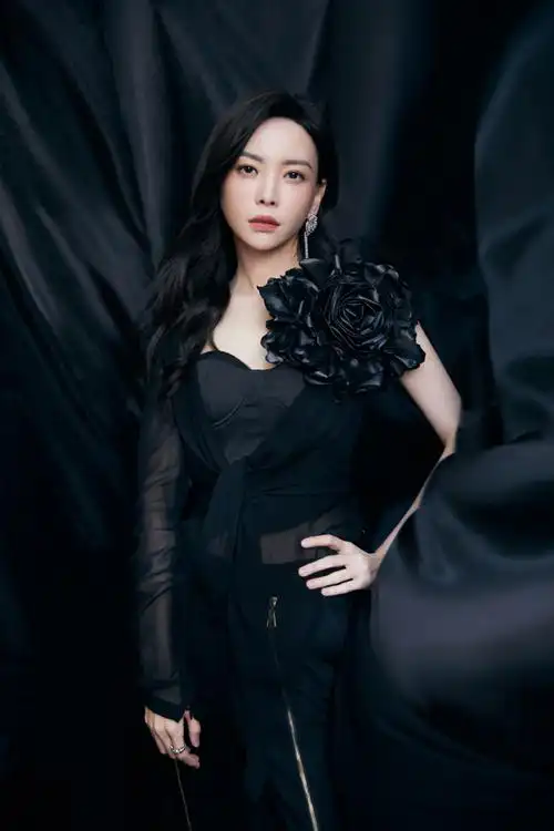 于文文唱体面可以笑着疼了