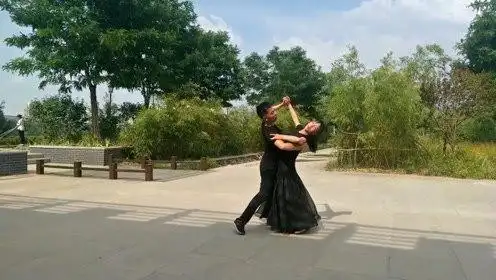 交谊舞慢四步,舞曲《相伴一生》