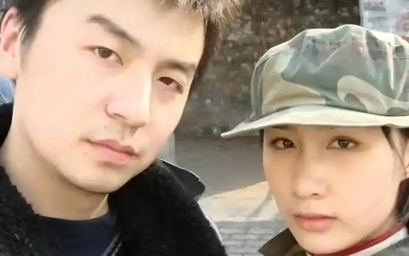 雷佳音一家在三亚逛夜市(雷佳音一家三口同框)