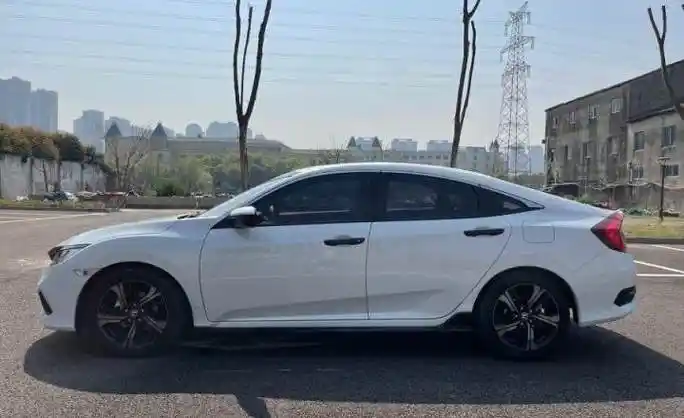 宁波二手思域 2019 款 220turbo cvt燃动版 国vi 白色 - 小猪二手车