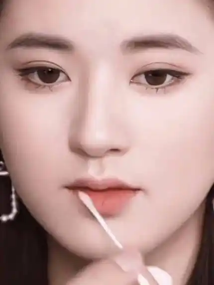 毛戈平为赵露思化的妆