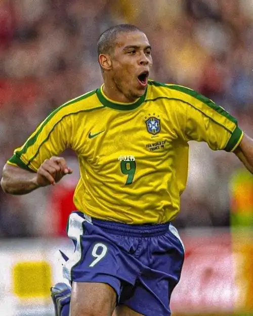 巅峰罗纳尔多在足坛是怎样的存在呢