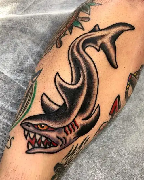 小臂oldschool鲨鱼纹身图案
