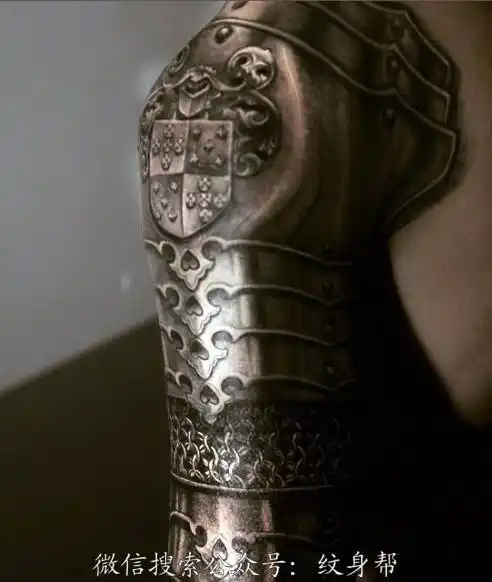 手臂惊人的非常逼真中世纪盔甲纹身图案