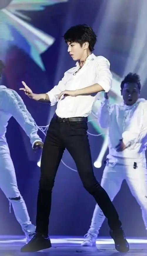 哥哥的腰不是腰,夺命三郎的弯刀,娱乐圈"男腰精"们你喜欢谁?