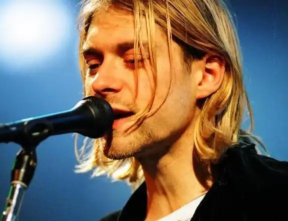 涅槃乐队主唱科特柯本一位天之骄子却败给了不幸的童年