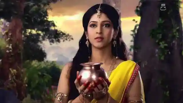 众神之神雪山王女儿帕尔瓦蒂亲自向湿婆神的林伽祈祷赐福