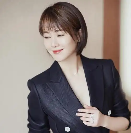 左小青短发造型曝光,清爽干练魅力十足,颜值堪比当红小花旦