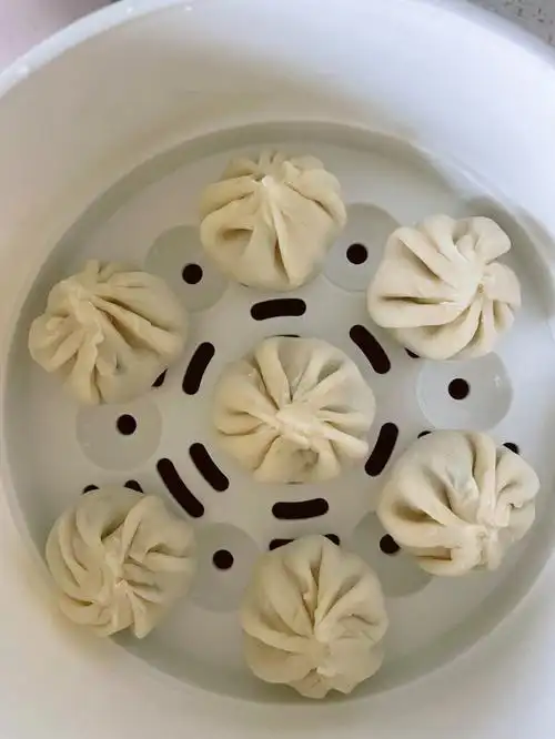 饺子皮做的槐花馅儿小笼包子