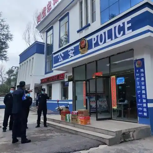 在离拉加镇区5里之外的绵延大山深处,一个公安检查站寂静屹立,用沉默