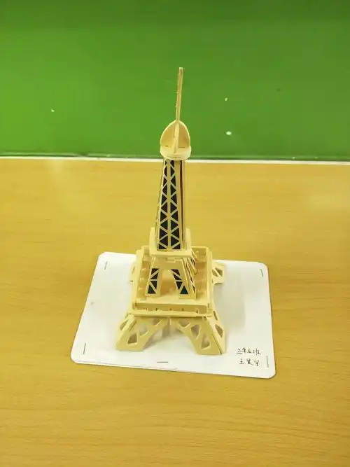 追梦的我们————甘泉县第二小学三年级假期手工制作展示活动