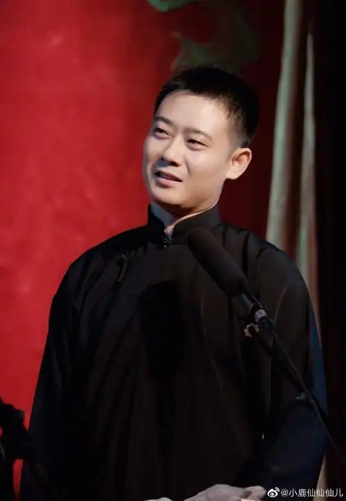 栾云平黑色大褂