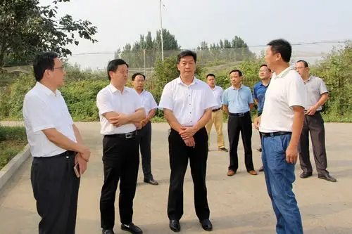 9月11日,副县长张军带队调研我县镇级电子商务公共服务中心和村电子