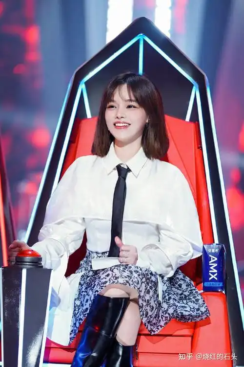 为什么黄霄云能在好声音当评委