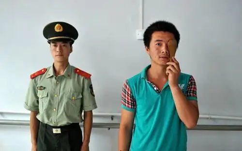 河北:应征男青年参加征兵体检